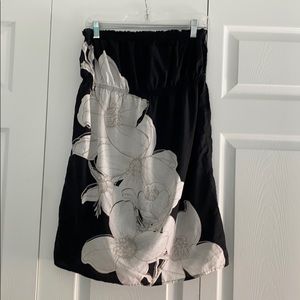 Black and white strapless beach cover-up